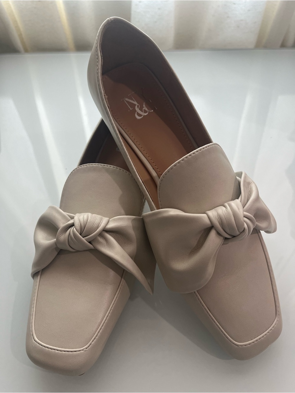 NY&C NEW YORK & COMPANY BOW LOAFERS IN IVORY. NWOT.  SIze 6